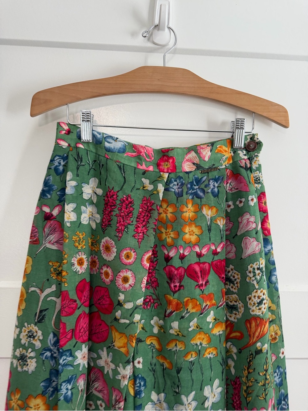 Vintage European Floral Garden Print Cotton Pleated Maxi Skirt - Picture 3 of 10